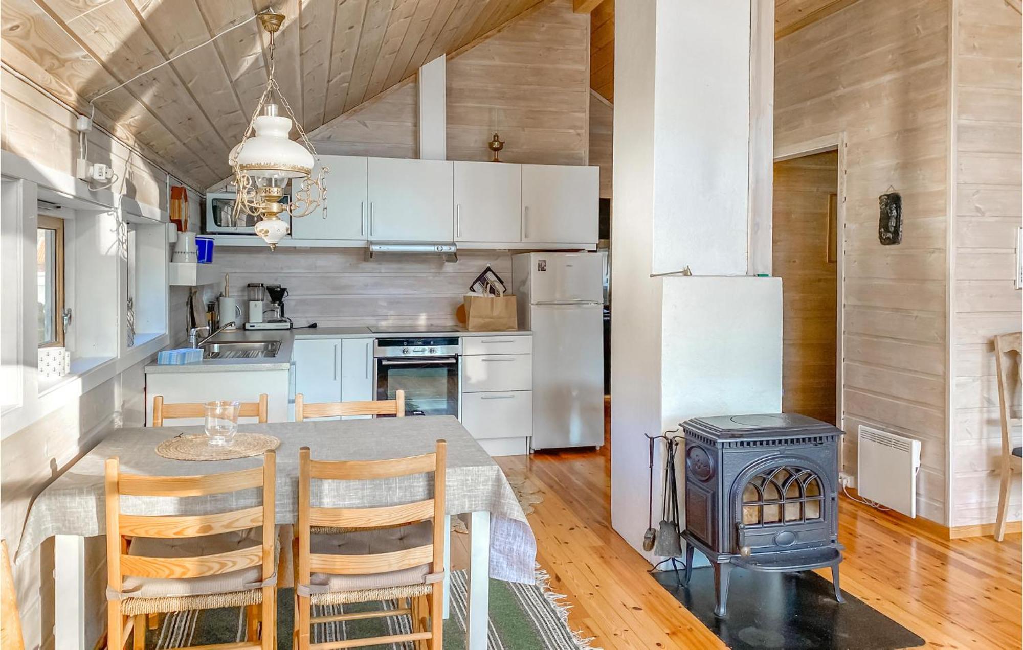 2 Bedroom Stunning Home In Lyngdal Exterior photo